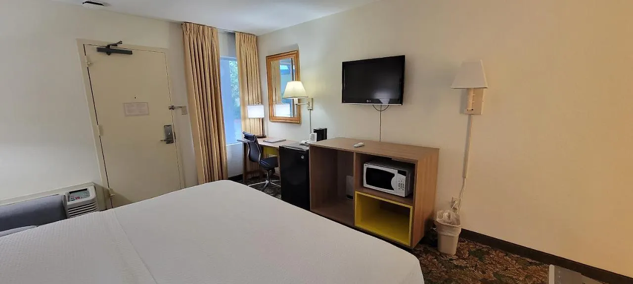 Hotel Carolina A Days Inn By Wyndham Hilton Head Island