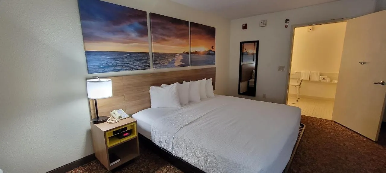 Hotel Carolina A Days Inn By Wyndham Hilton Head Island