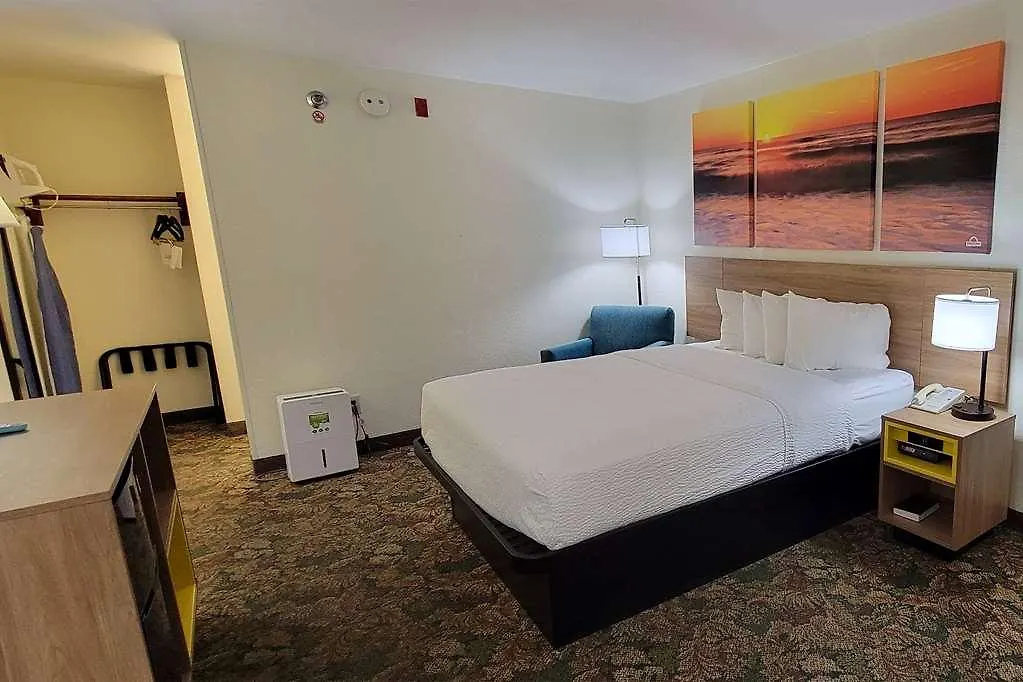 Hotel Carolina A Days Inn By Wyndham Hilton Head Island