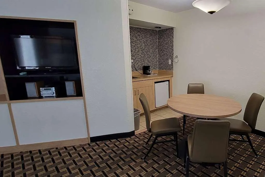 Hotel Carolina A Days Inn By Wyndham Hilton Head Island