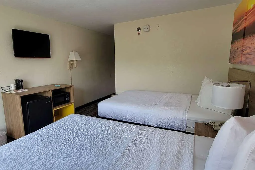 Hotel Carolina A Days Inn By Wyndham Hilton Head Island