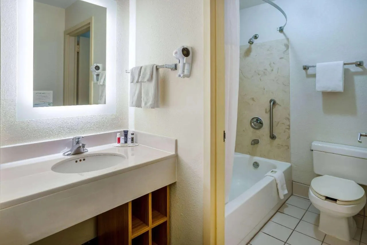 Hotel Carolina A Days Inn By Wyndham Hilton Head Island
