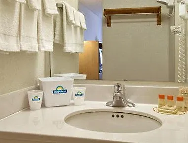 Hotel Carolina A Days Inn By Wyndham Hilton Head Island